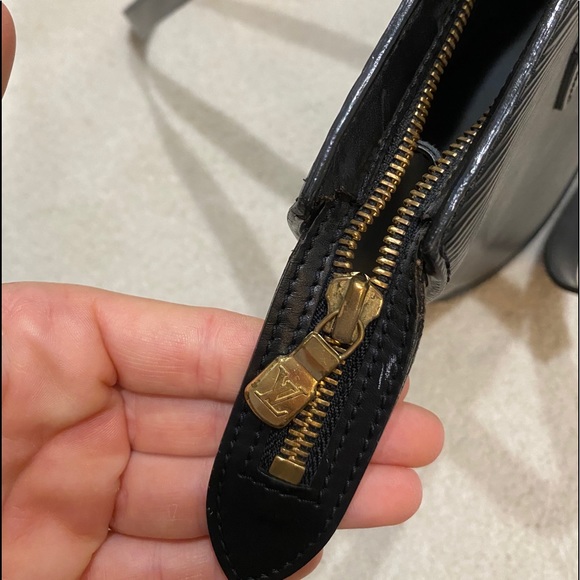 Authentic Epi Black LV Bag - Picture 7 of 9